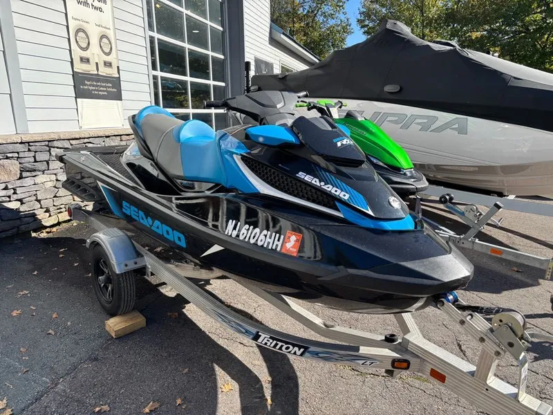 Slide: The Image of Sea-Doo RXT 260 2017 - 12