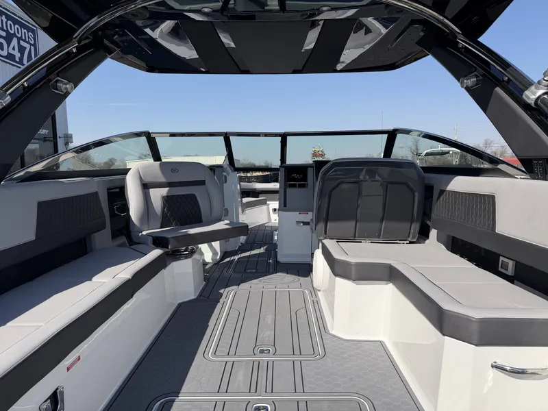 Slide: The Image of Cobalt R33 Surf 2026 - 12