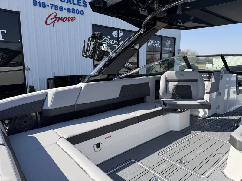 Slide: The Image of Cobalt R33 Surf 2026 - 13