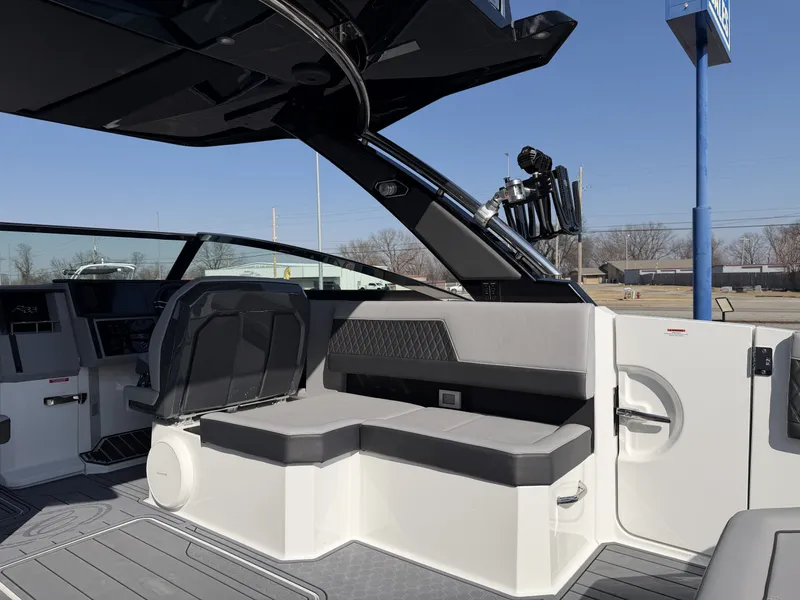 Slide: The Image of Cobalt R33 Surf 2026 - 14