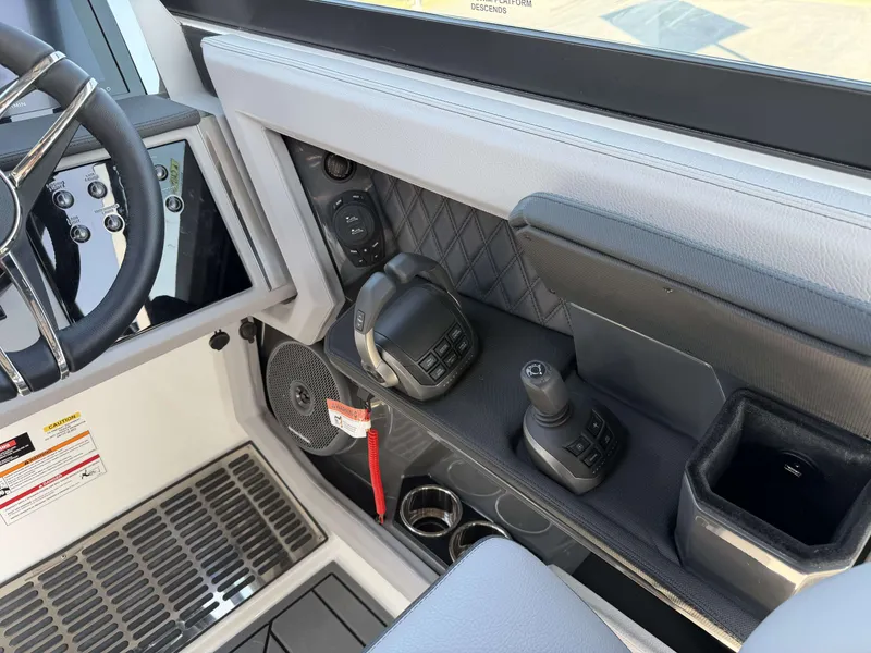 Slide: The Image of Cobalt R33 Surf 2026 - 19