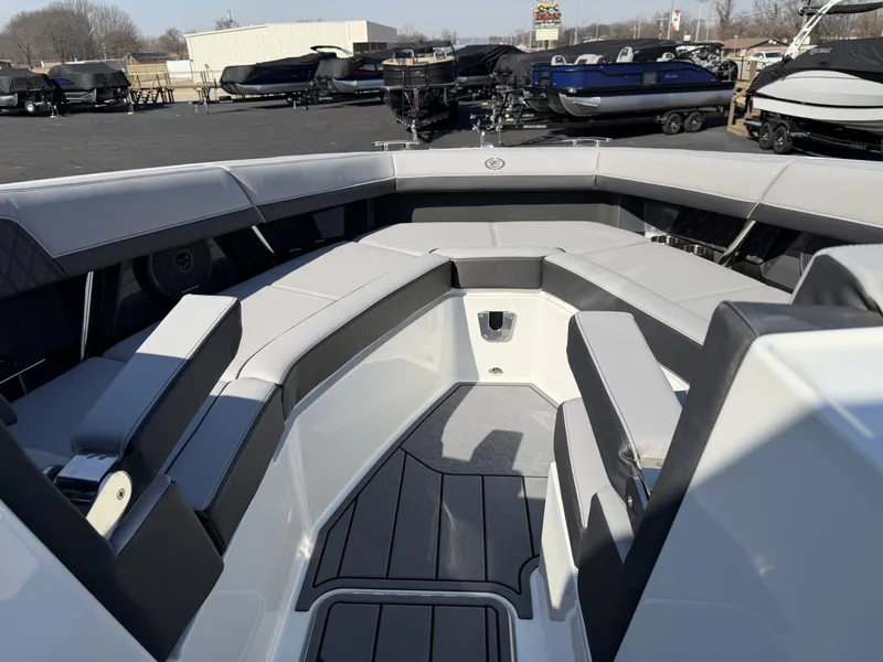 Slide: The Image of Cobalt R33 Surf 2026 - 24