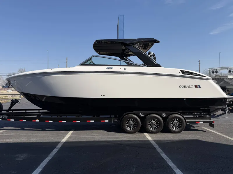 Slide: The Image of Cobalt R33 Surf 2026 - 5