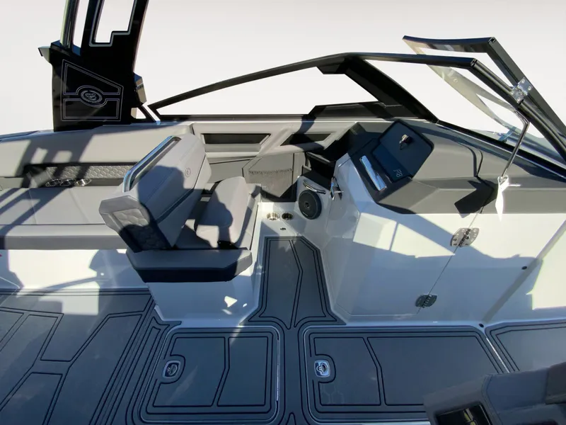 Slide: The Image of Cobalt R8 Surf 2026 - 10