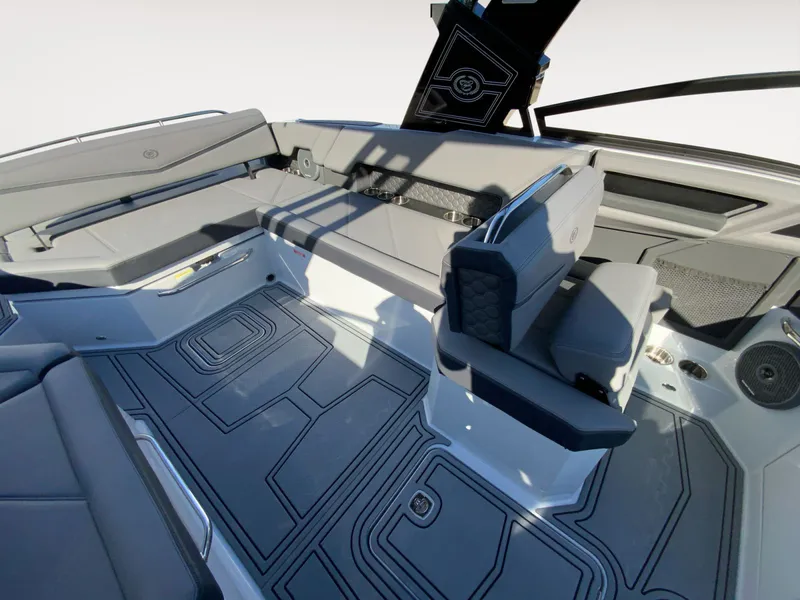 Slide: The Image of Cobalt R8 Surf 2026 - 14