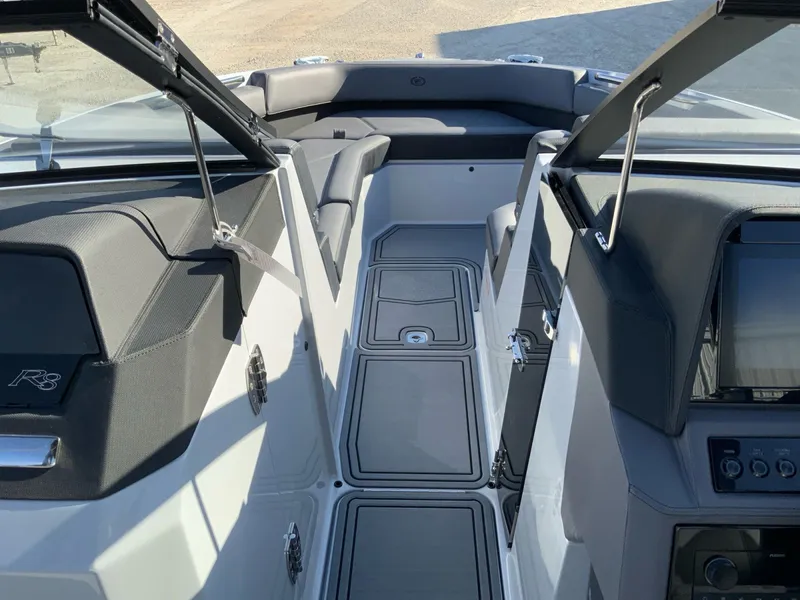 Slide: The Image of Cobalt R8 Surf 2026 - 16