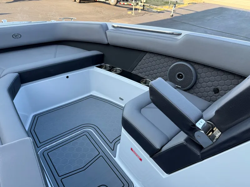 Slide: The Image of Cobalt R8 Surf 2026 - 20