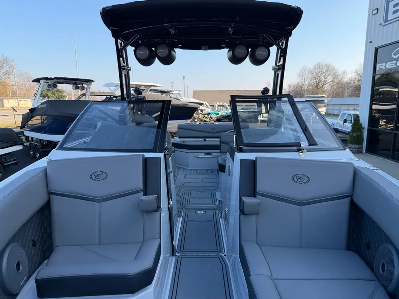 Slide: The Image of Cobalt R8 Surf 2026 - 22