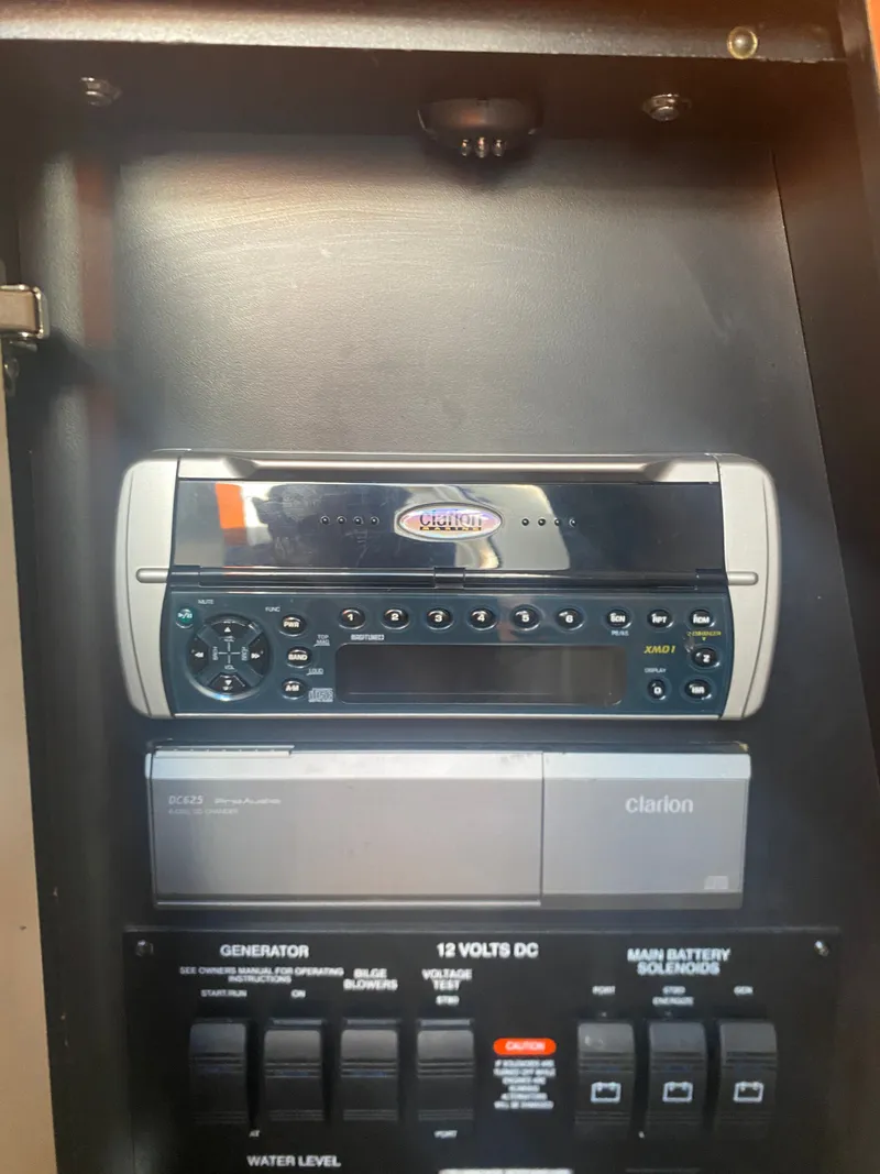 Slide: The Image of Sea Ray 340 Sundancer 2003 - 26