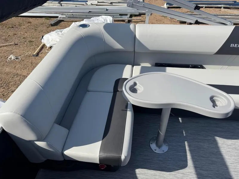 Slide: The Image of Bennington 20SLS-Snap 2026 - 17