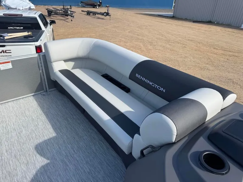 Slide: The Image of Bennington 20SLS-Snap 2026 - 9