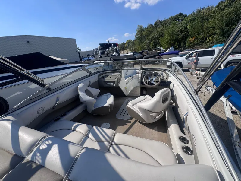 Slide: The Image of Crownline Boats 18 SS 2014 - 12