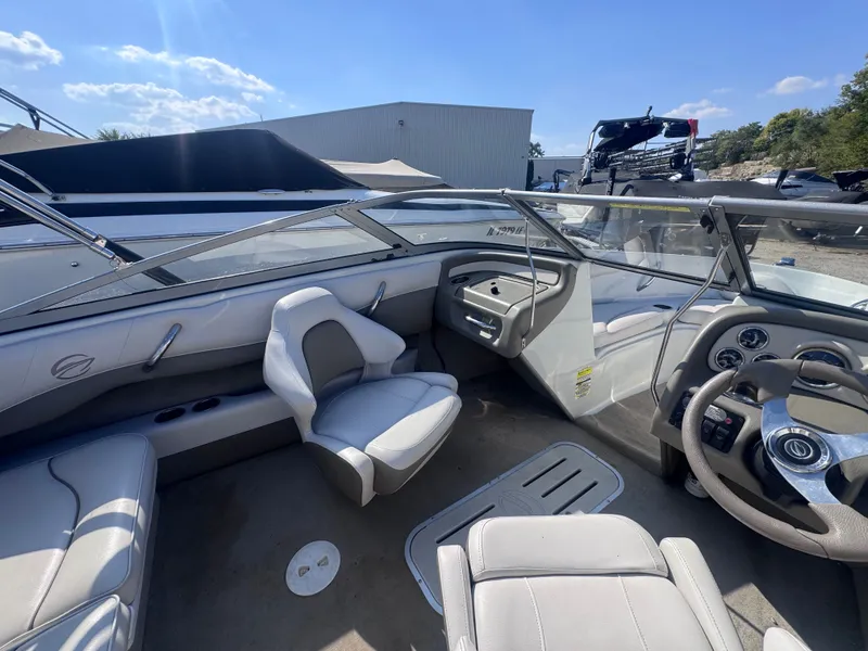 Slide: The Image of Crownline Boats 18 SS 2014 - 16