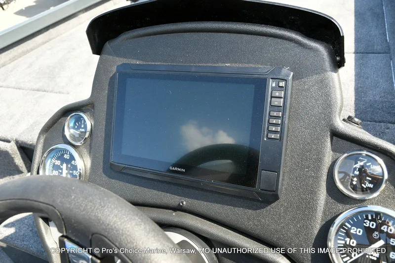 Slide: The Image of Ranger RT198P Cup Garmin Livescope Equipped 2026 - 10