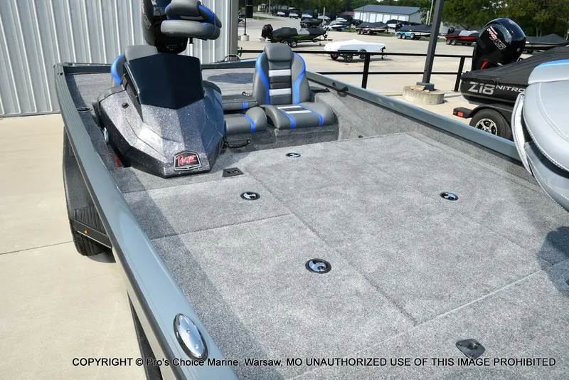 Slide: The Image of Ranger RT198P Cup Garmin Livescope Equipped 2026 - 32