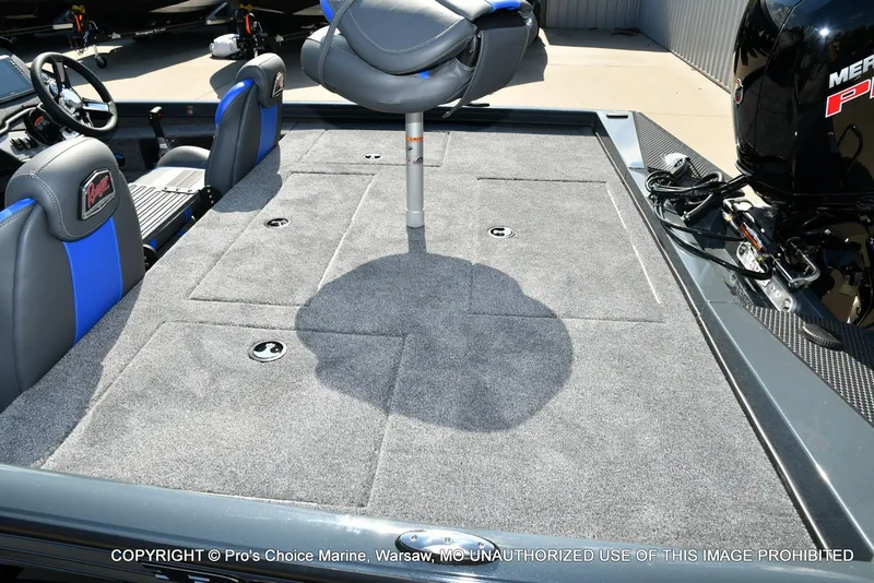 Slide: The Image of Ranger RT198P Cup Garmin Livescope Equipped 2026 - 37