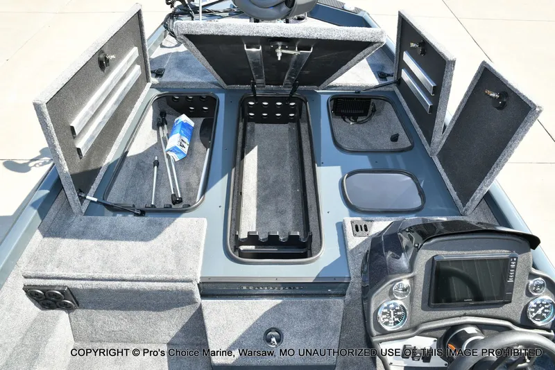 Slide: The Image of Ranger RT198P Cup Garmin Livescope Equipped 2026 - 51