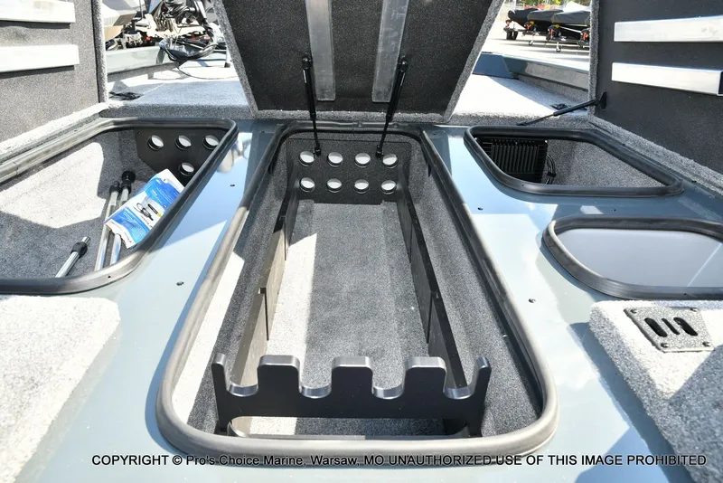 Slide: The Image of Ranger RT198P Cup Garmin Livescope Equipped 2026 - 53