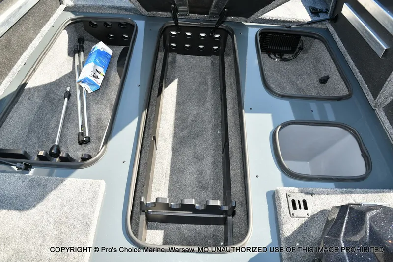 Slide: The Image of Ranger RT198P Cup Garmin Livescope Equipped 2026 - 54