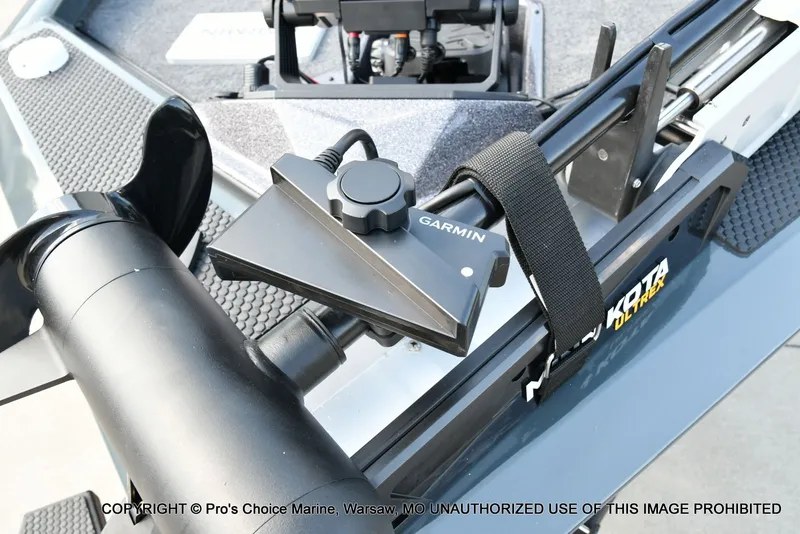 Slide: The Image of Ranger RT198P Cup Garmin Livescope Equipped 2026 - 6