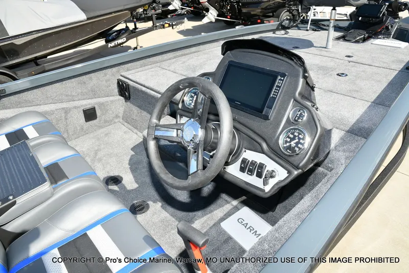 Slide: The Image of Ranger RT198P Cup Garmin Livescope Equipped 2026 - 9