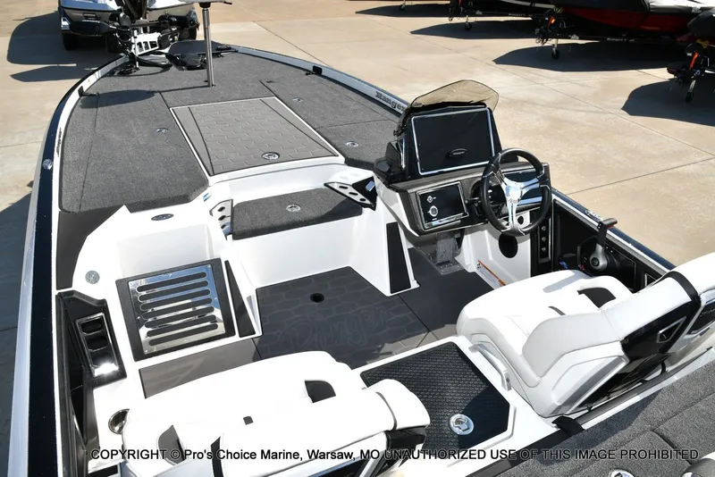 Slide: The Image of Ranger Z521R w/250Hp Pro-XS 2026 - 11