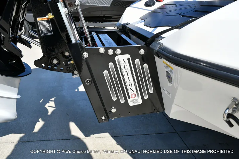 Slide: The Image of Ranger Z521R w/250Hp Pro-XS 2026 - 25