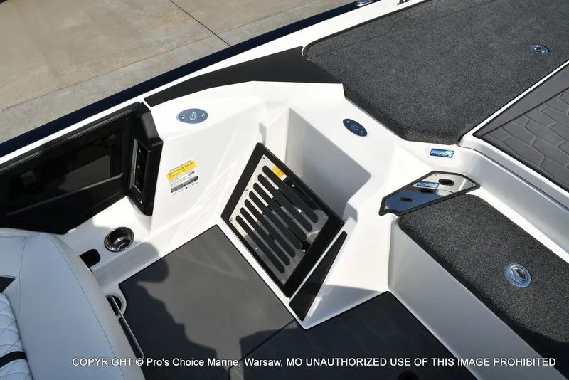 Slide: The Image of Ranger Z521R w/250Hp Pro-XS 2026 - 50