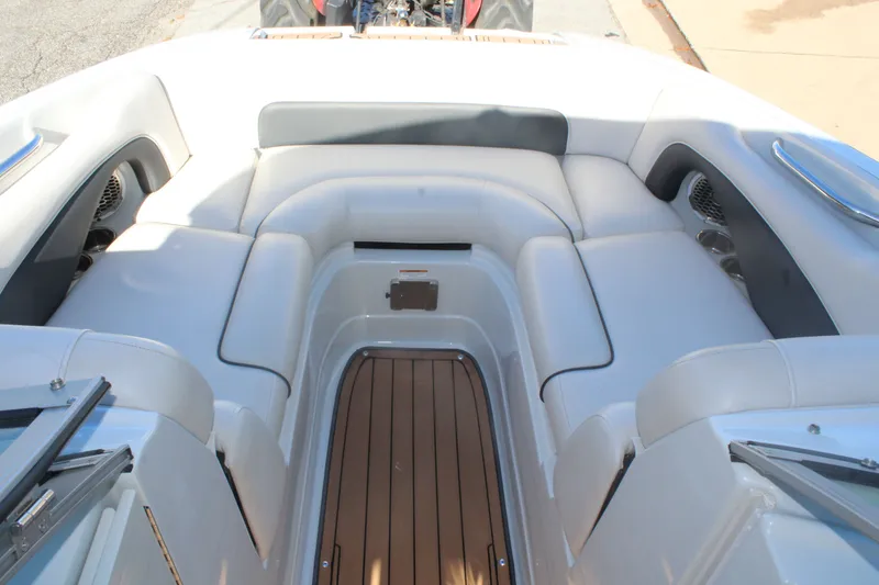 Slide: The Image of Crownline Boats Eclipse E2 2016 - 15