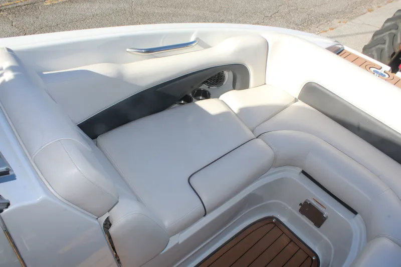 Slide: The Image of Crownline Boats Eclipse E2 2016 - 16