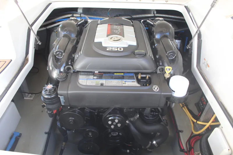 Slide: The Image of Crownline Boats Eclipse E2 2016 - 18