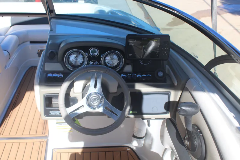 Slide: The Image of Crownline Boats Eclipse E2 2016 - 8