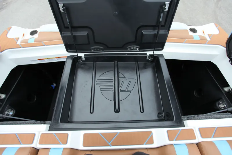 Slide: The Image of Malibu Wakesetter 23 LSV 2026 - 11