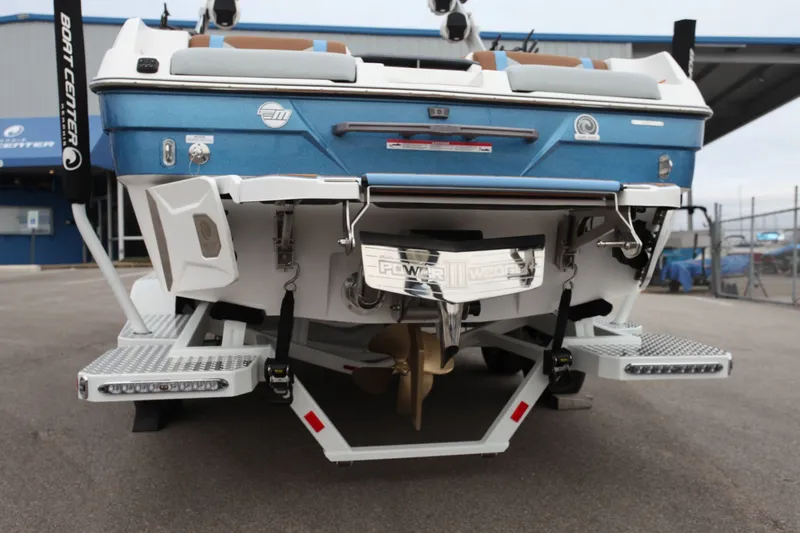 Slide: The Image of Malibu Wakesetter 23 LSV 2026 - 14