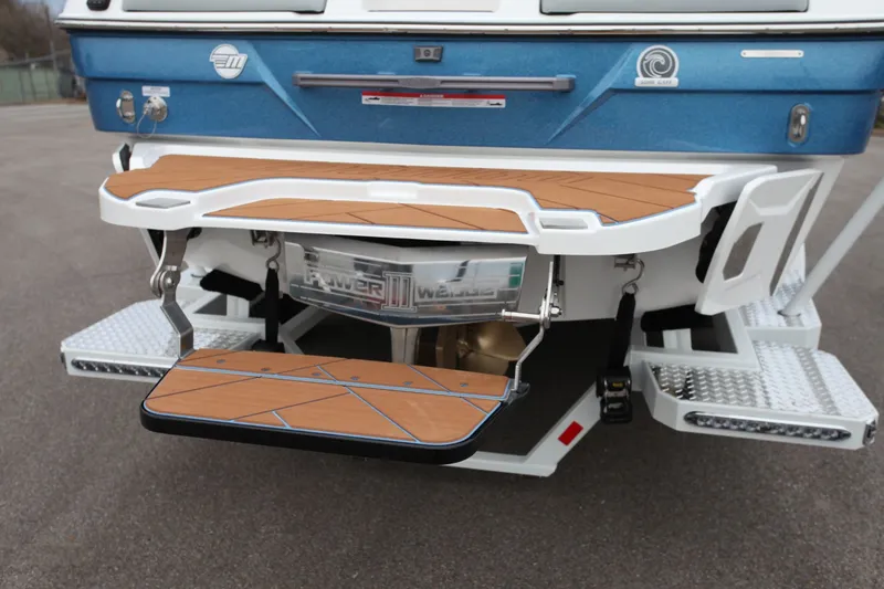 Slide: The Image of Malibu Wakesetter 23 LSV 2026 - 15