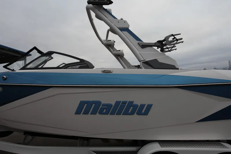 Slide: The Image of Malibu Wakesetter 23 LSV 2026 - 18