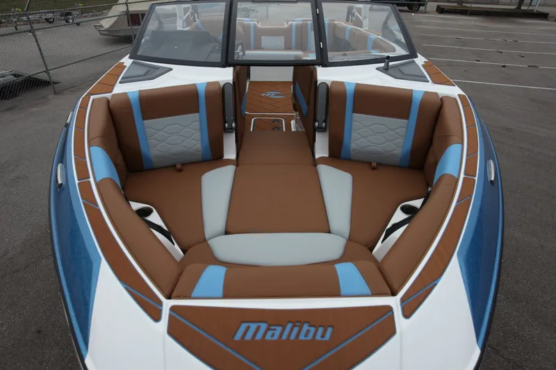 Slide: The Image of Malibu Wakesetter 23 LSV 2026 - 3