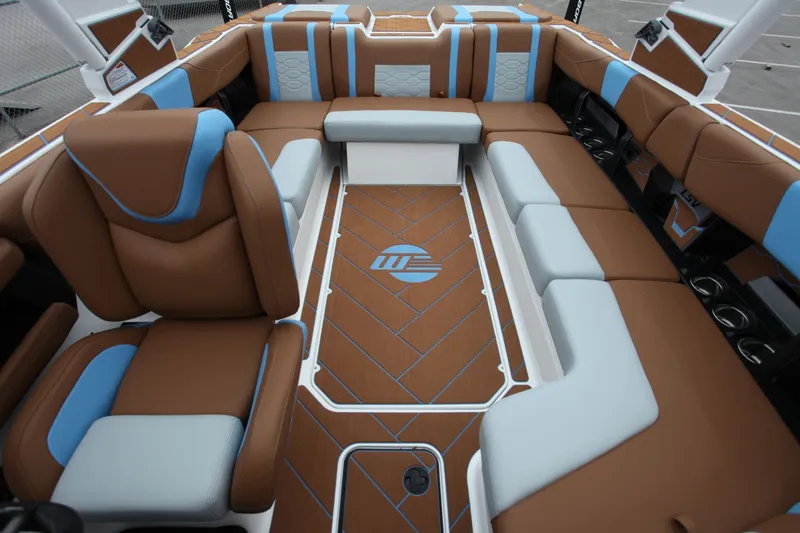 Slide: The Image of Malibu Wakesetter 23 LSV 2026 - 5