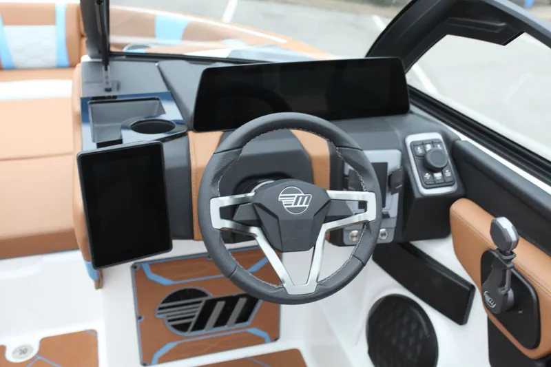 Slide: The Image of Malibu Wakesetter 23 LSV 2026 - 6