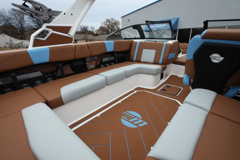 Slide: The Image of Malibu Wakesetter 23 LSV 2026 - 8
