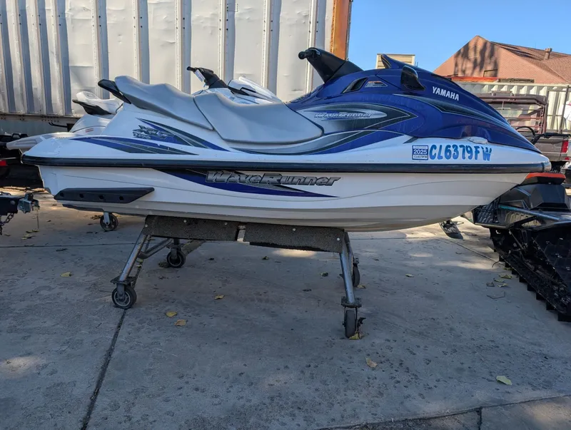 Slide: The Image of Yamaha WaveRunner XLT 1200 2002 - 3