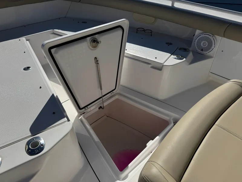 Slide: The Image of Everglades 273 Center Console 2019 - 13