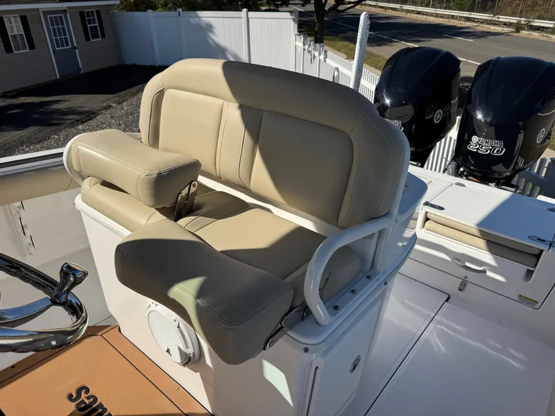 Slide: The Image of Everglades 273 Center Console 2019 - 15