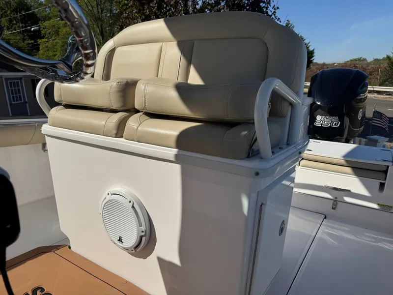 Slide: The Image of Everglades 273 Center Console 2019 - 17