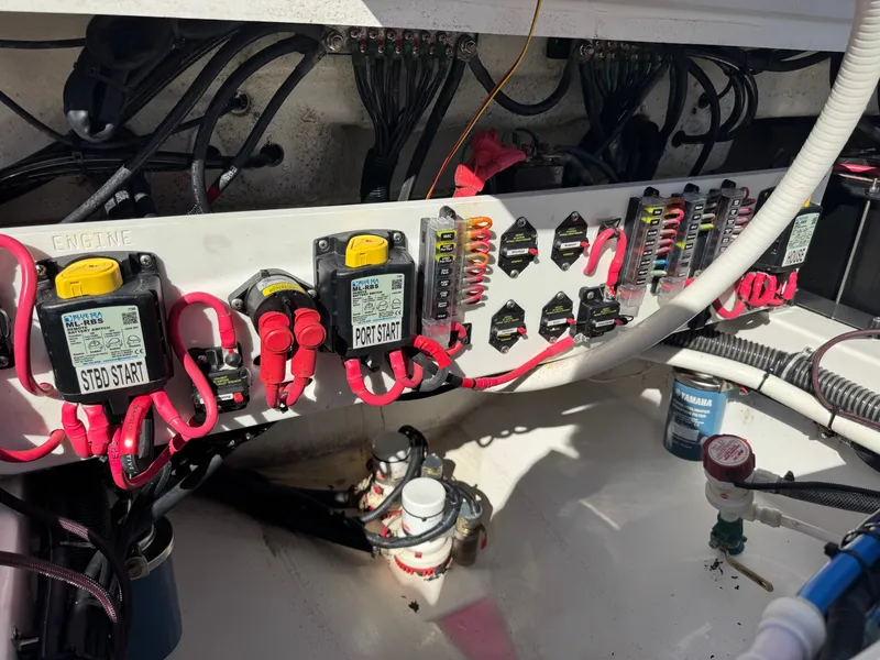 Slide: The Image of Everglades 273 Center Console 2019 - 27