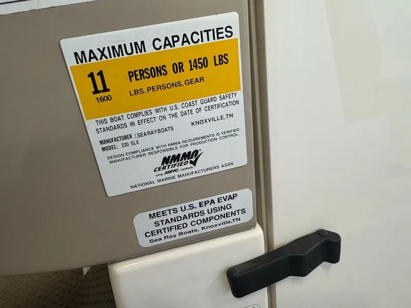 Slide: The Image of Sea Ray SLX 230 2013 - 10