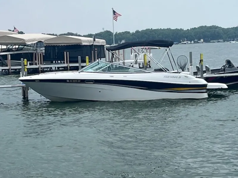 Slide: The Image of Four Winns 240 Horizon 2002 - 0