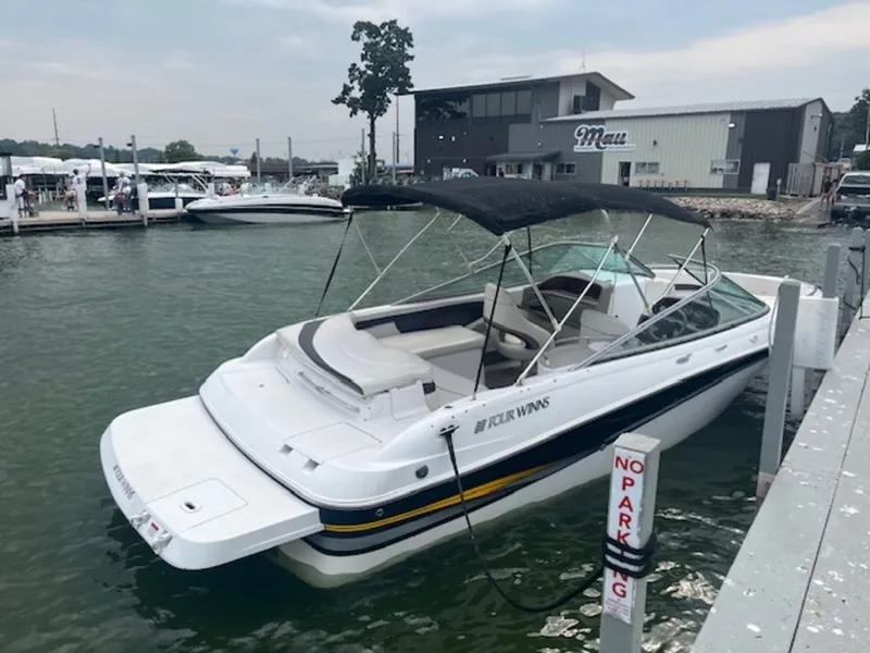 Slide: The Image of Four Winns 240 Horizon 2002 - 2