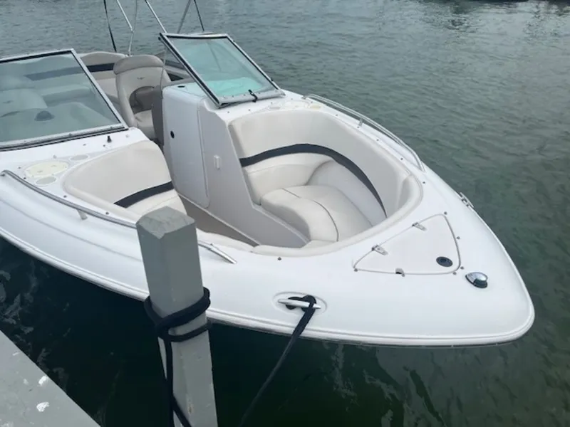 Slide: The Image of Four Winns 240 Horizon 2002 - 3