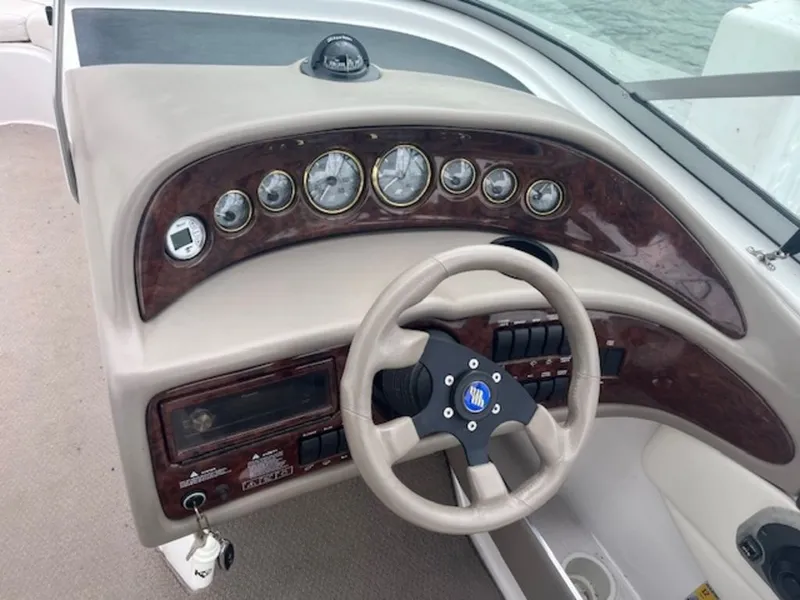 Slide: The Image of Four Winns 240 Horizon 2002 - 6